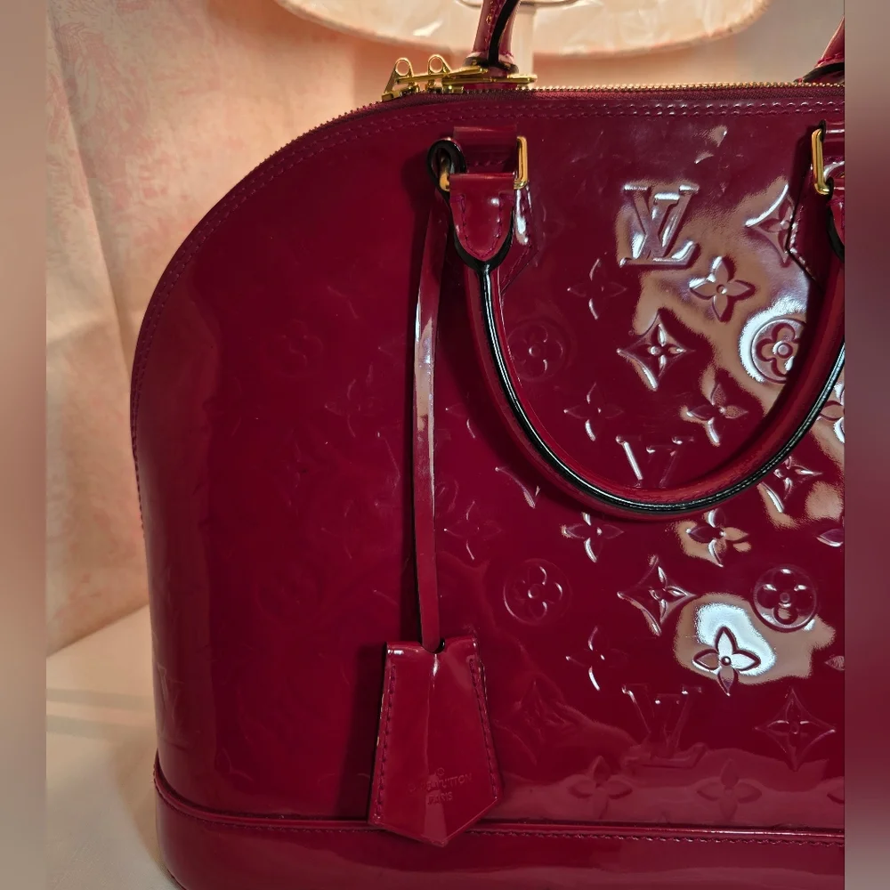 Louis Vuitton Vernis MM Alma. Red. Great Condition. - Picture 2 of 10